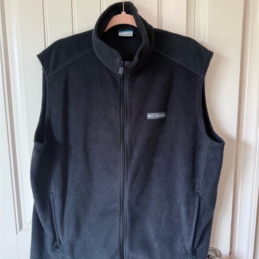 Columbia Men's Black Vest